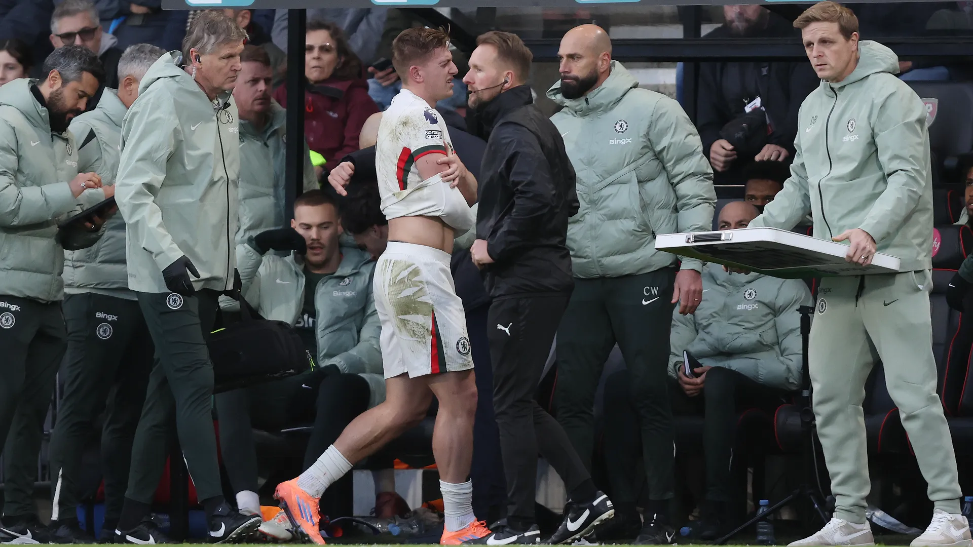 Dopo mezz'ora di gioco Delap è caduto male dopo un contrasto e si è infortunato al braccio
