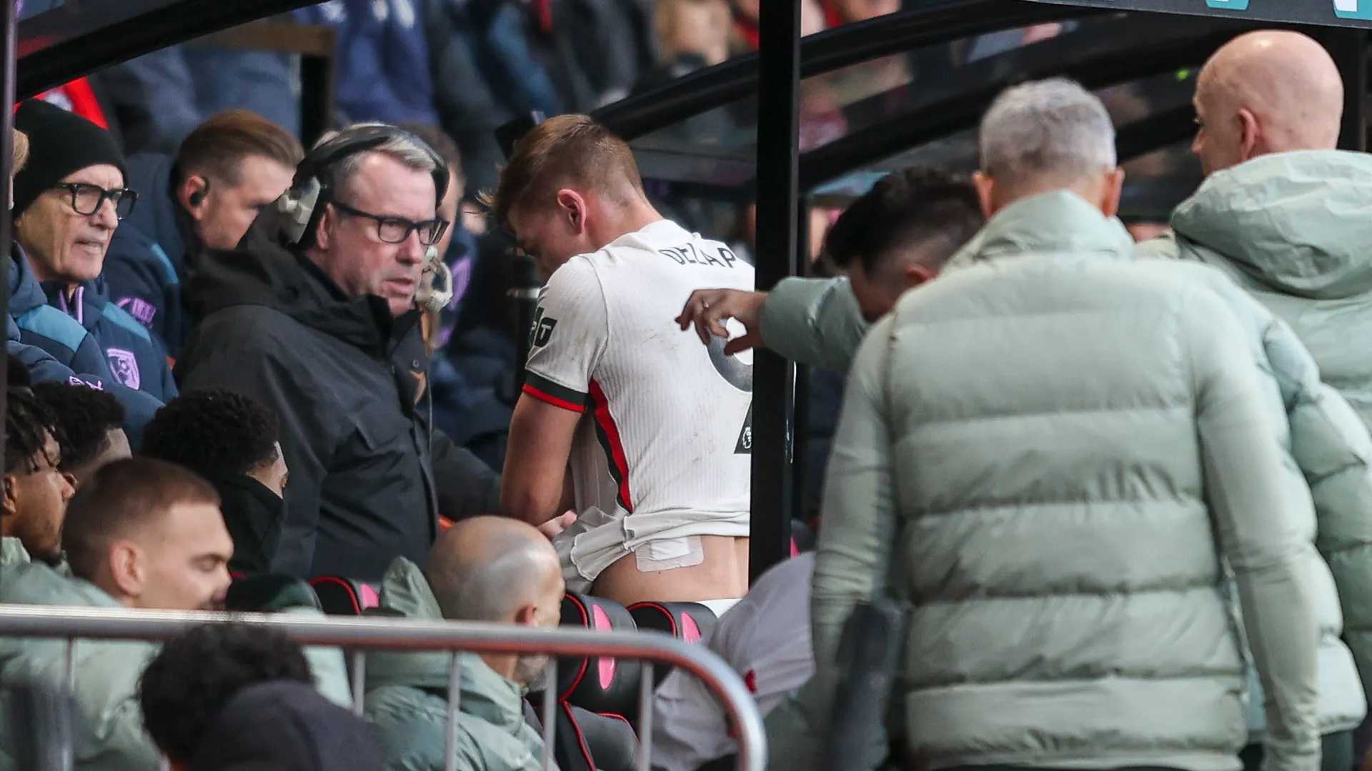 Non era in grado di proseguire ed è quindi stato sostituito da Marc Guiu
