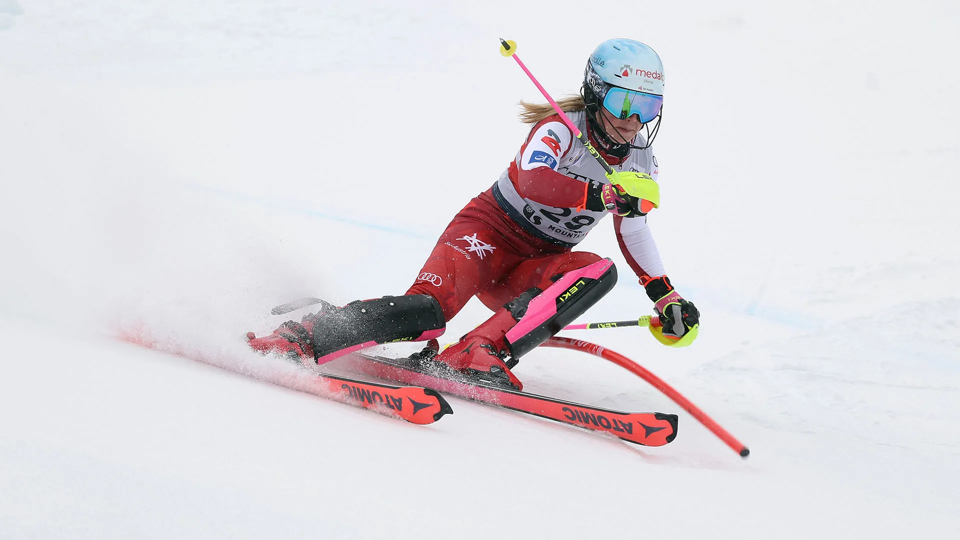La sciatrice austriaca è caduta a poche porte dall'arrivo