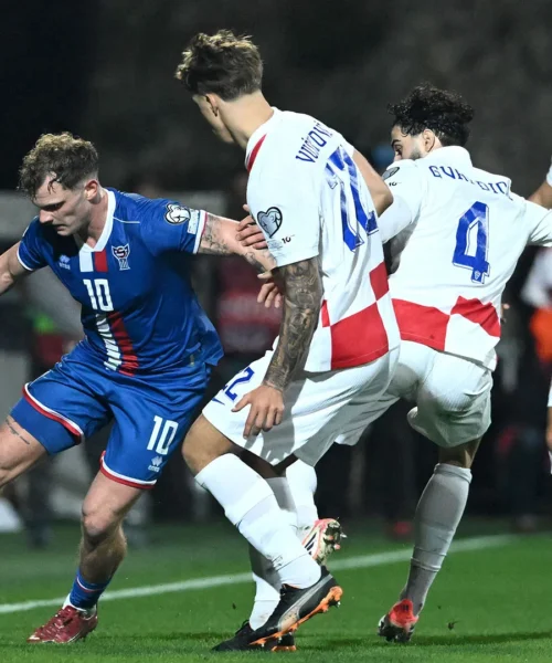 Bayern Monaco, assalto al difensore d’oro: sfida al Borussia Dortmund. Foto