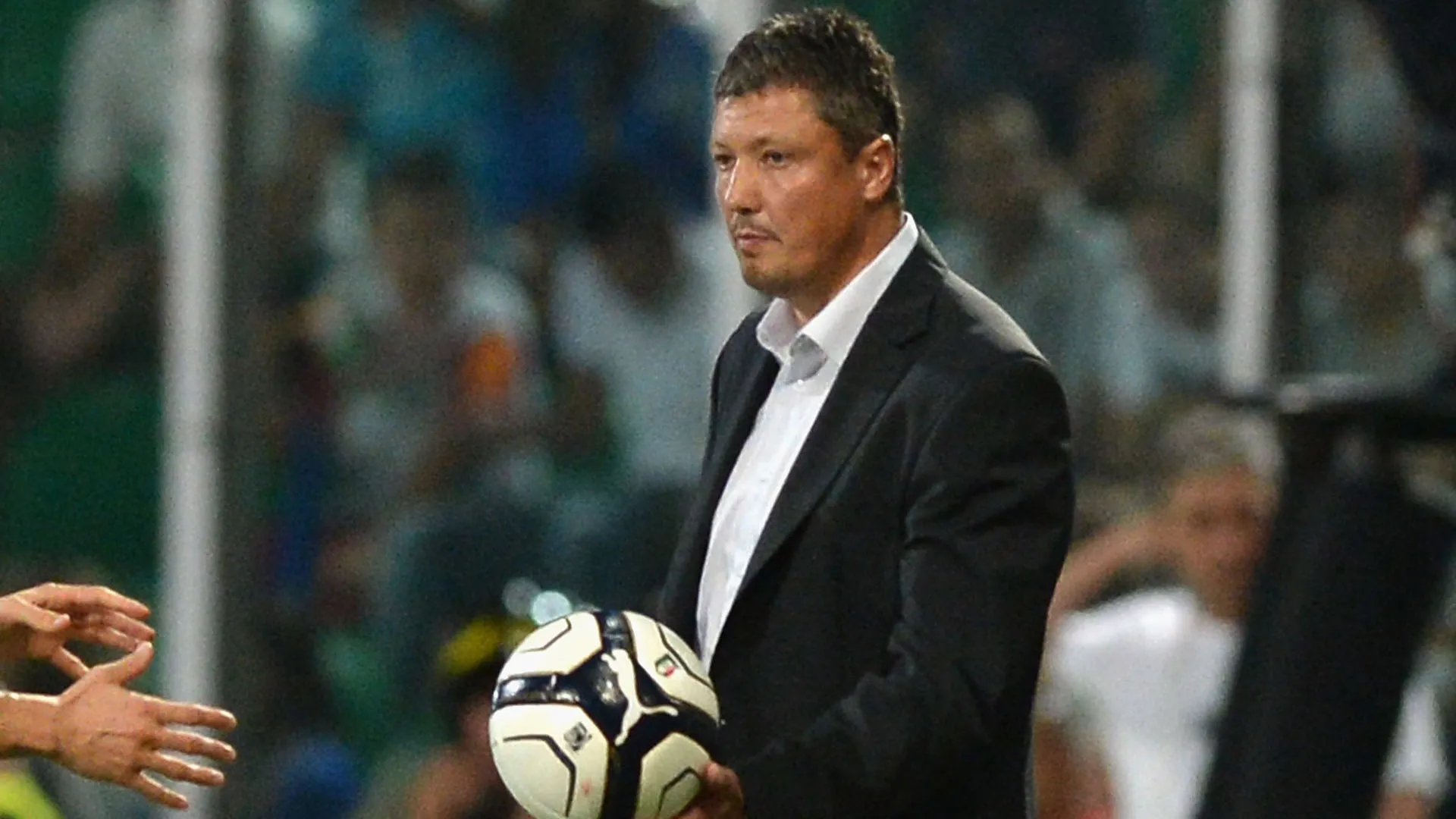 Lo storico attaccante di Valencia e Atletico Madrid è stato ricoverato d'urgenza in una clinica oncologica in Germania a causa di una grave malattia