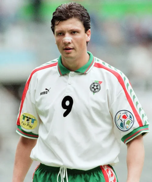 Dramma per il calciatore leggendario: ricoverato d’urgenza