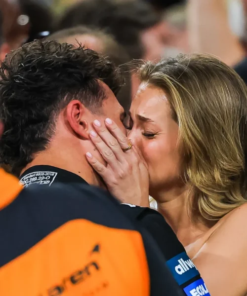 Norris, la fidanzata Margarida gli ruba la scena dopo il trionfo: le foto