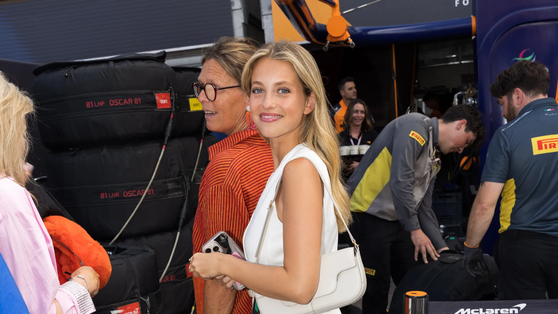 Margarida ha contratti di collaborazione con diverse aziende di moda