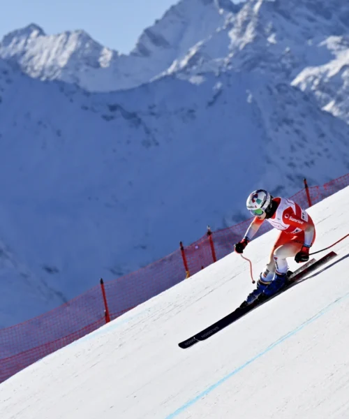 Paura per Michelle Gisin: in ospedale dopo una brutta caduta nella prova di discesa