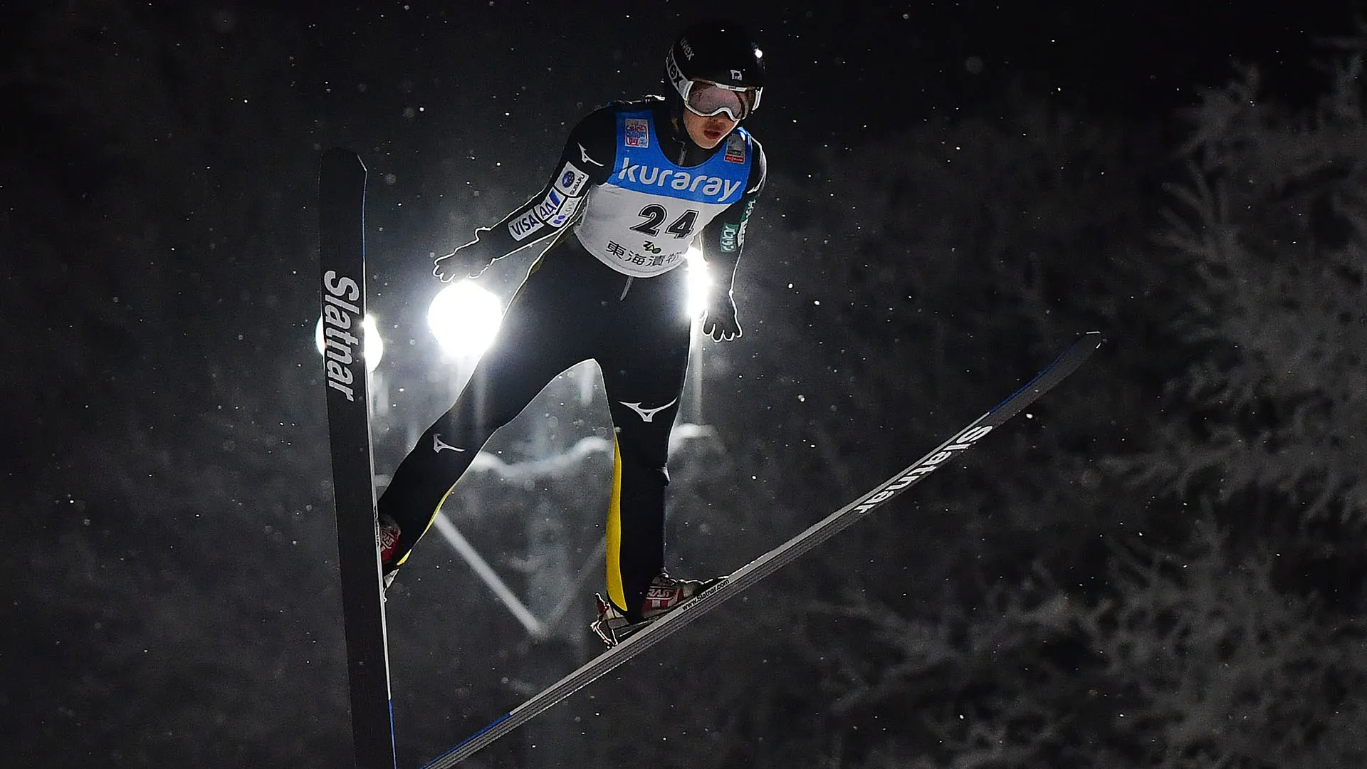 Con un salto di 94 metri ha preceduto la slovena Nika Prevc