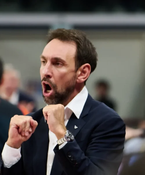 Il derby è dell’Olimpia, Cantù ko. Poeta: “Vittoria non scontata”