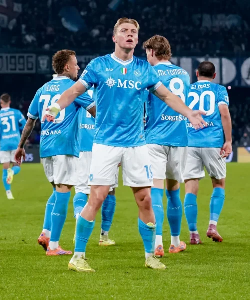 Napoli in testa nel nome di Rasmus Hojlund: la Juventus cade 2-1