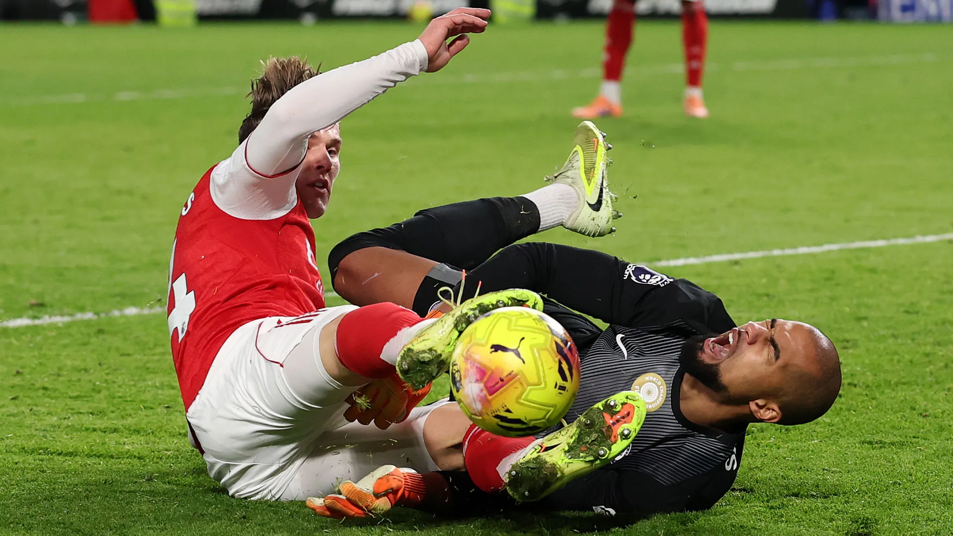 Tacchetti in piena faccia: le foto dell'infortunio di Robert Sanchez