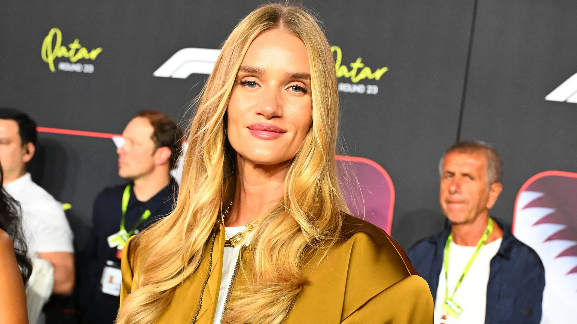 Rosie Alice Huntington-Whiteley è una supermodella e attrice britannica di 38 anni