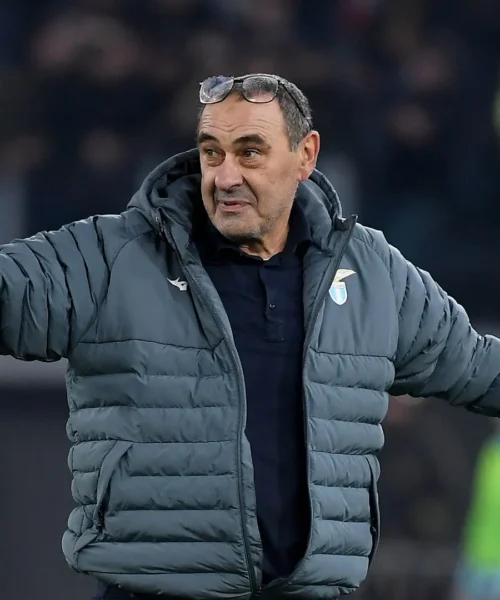 Lazio, feroce attacco di Sarri alla società su mercato e arbitri: “Poi fanno un comunicato opposto”