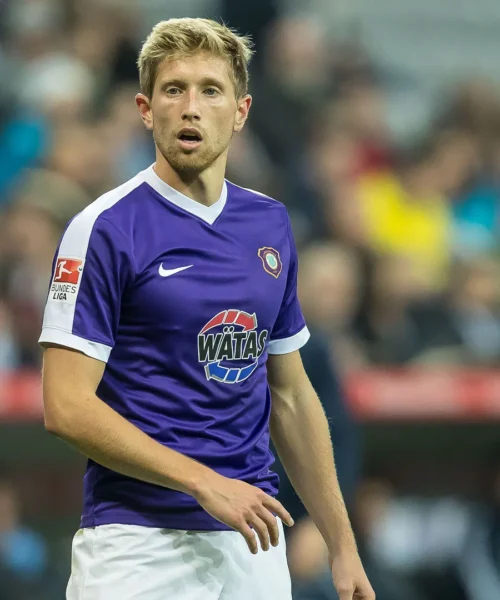 Calcio in lutto per la tragica morte di Sebastian Hertner. Le foto del calciatore