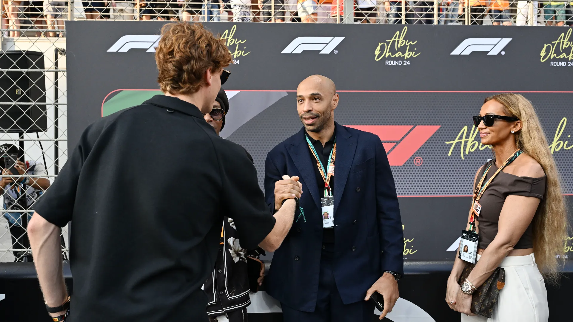 Tra questi l'ex giocatore di Arsenal, Juventus e Barcellona Thierry Henry