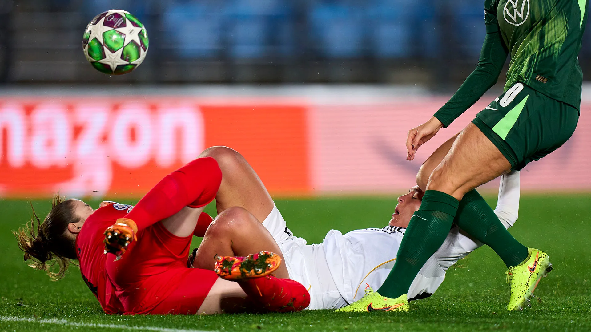 La campionessa del Real Madrid stata tentando di intercettare il pallone quando è franata addosso a Stina Johannes