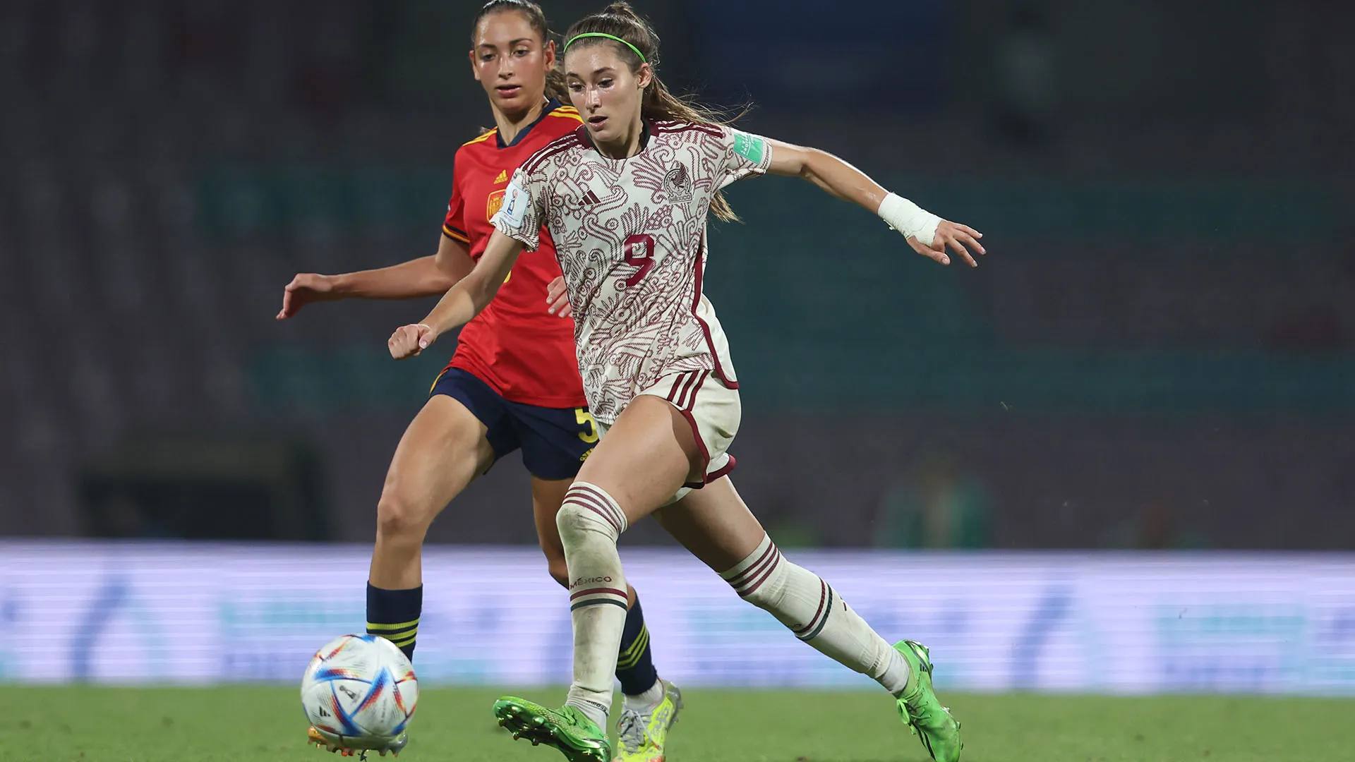 Con il Messico ha partecipato ai Mondiali Under 17 nel 2022