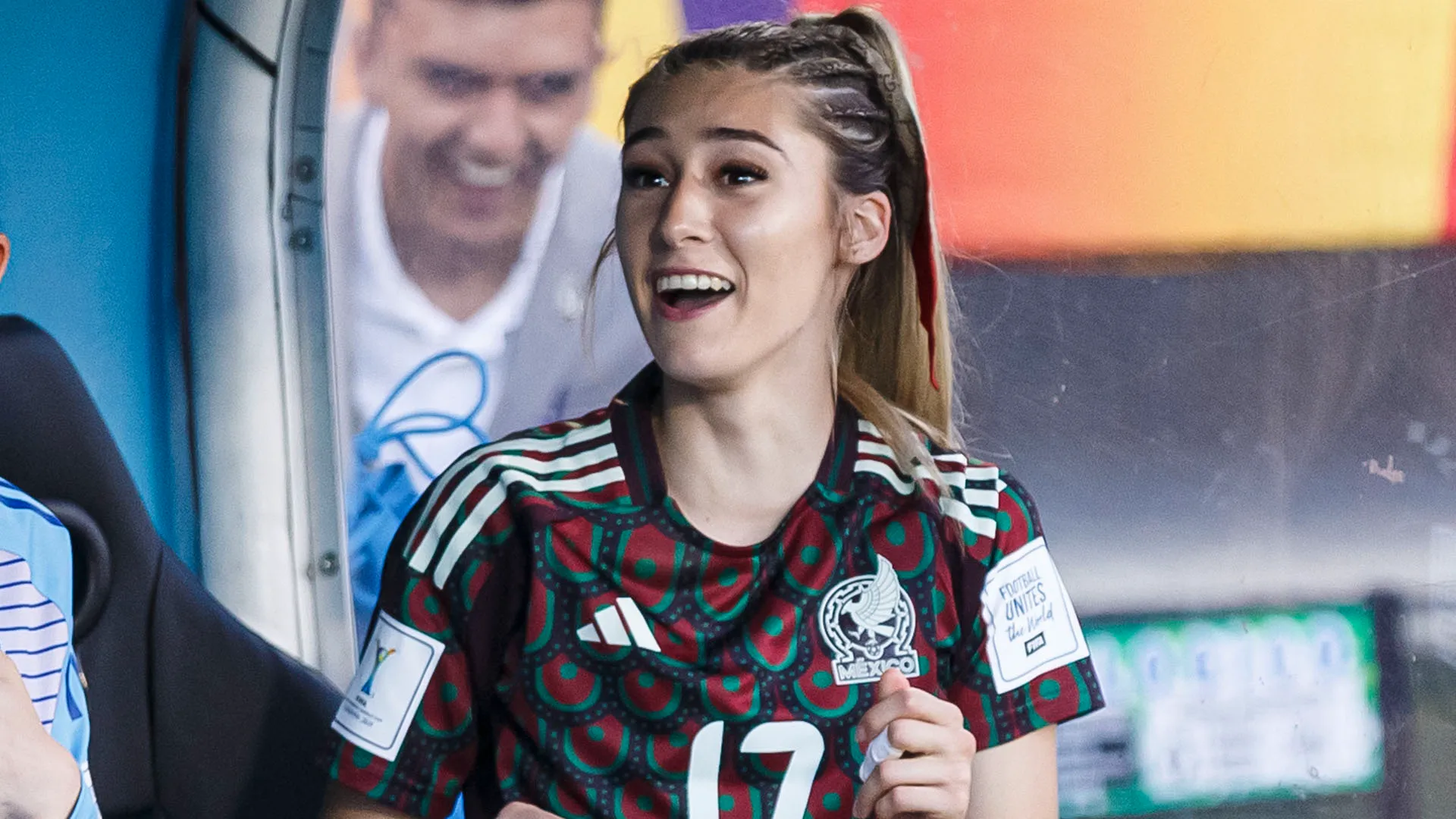 Nel 2023 ha debuttato tra le professioniste all'Oviedo, in Spagna