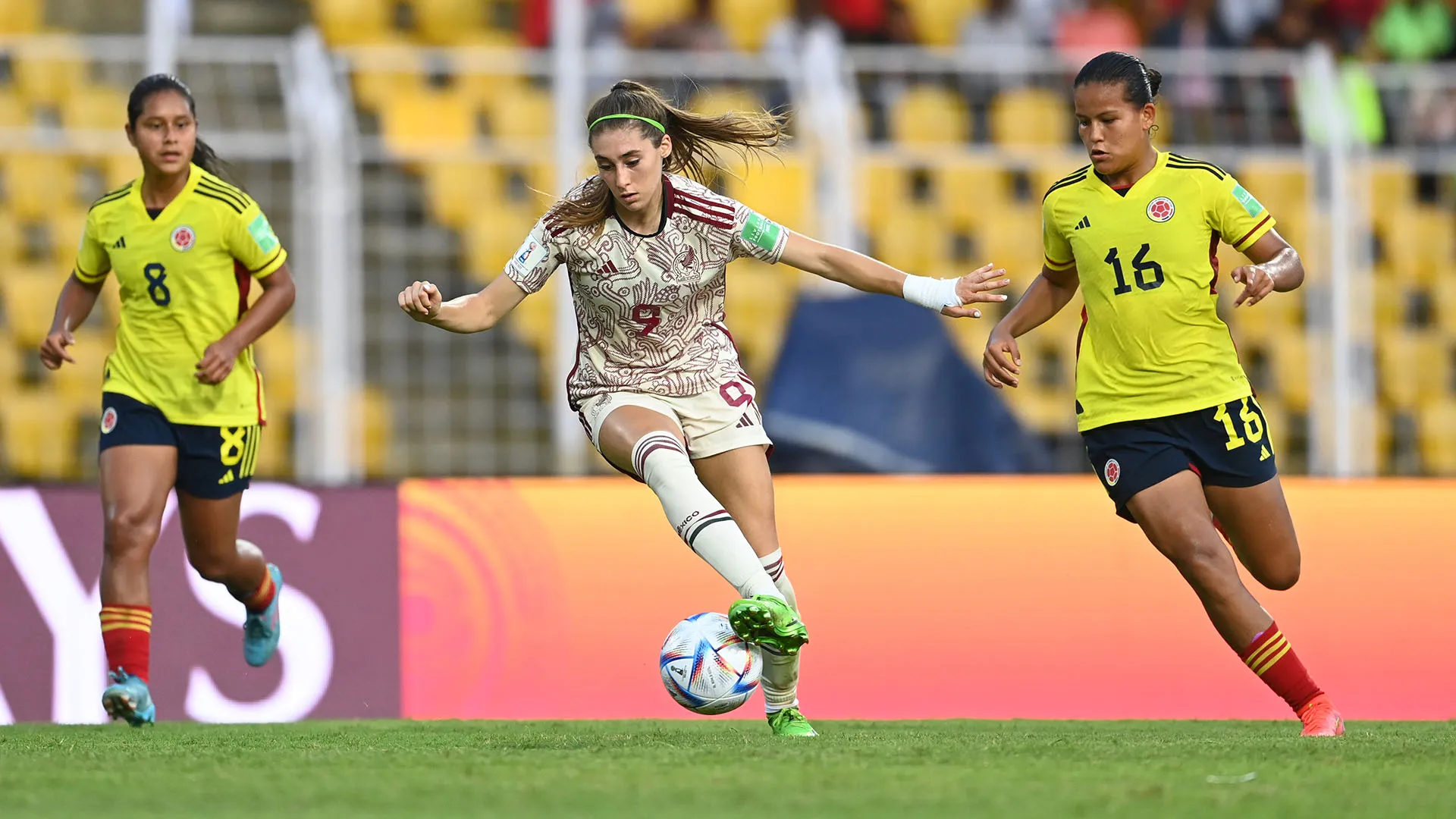 Tra TikTok, Instagram e Facebook ha oltre 2 milioni di followers