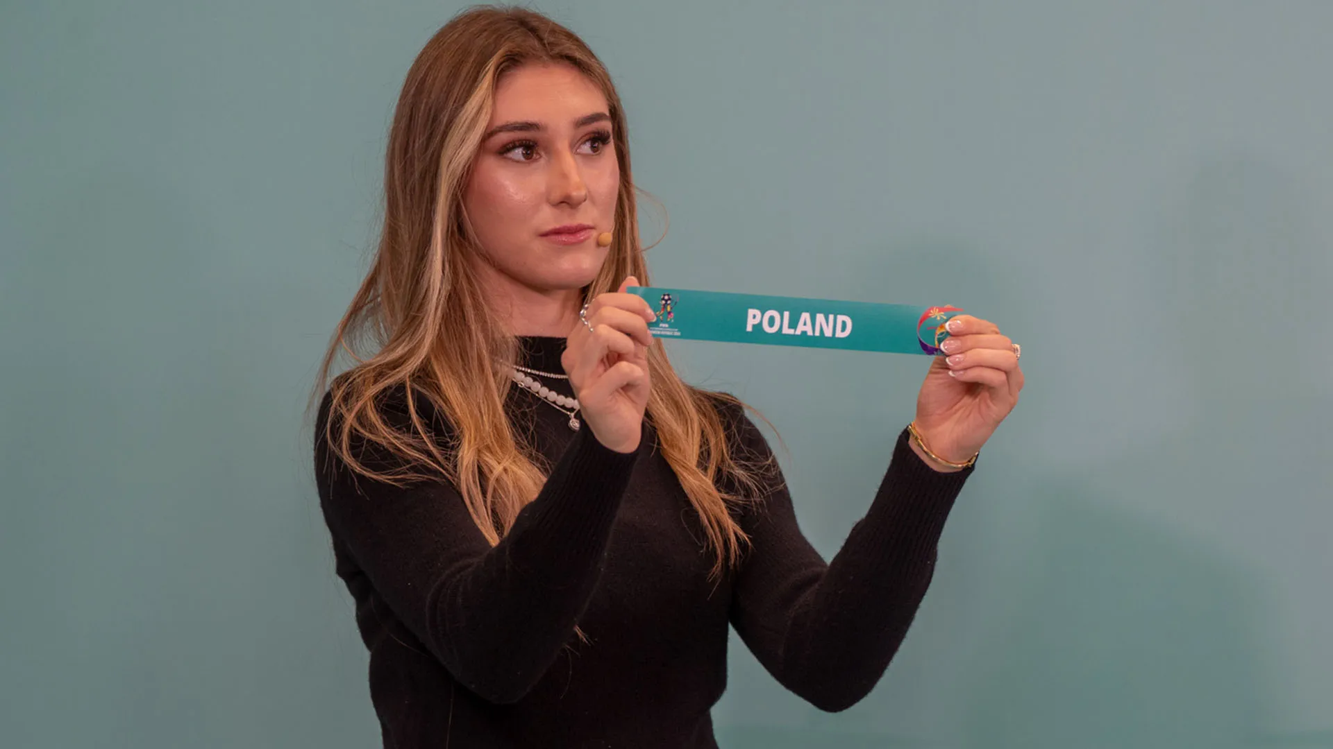 Parallelamente al calcio, ha iniziato la sua carriera di influencer sui social