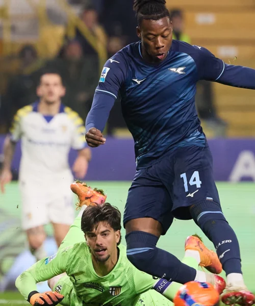 Impresa Lazio a Parma: il gol della vittoria arriva in nove contro undici