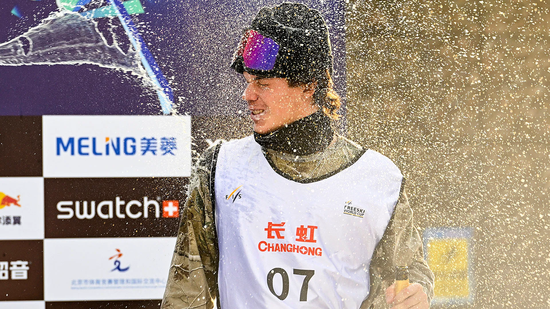 Il 1º dicembre successivo ha vinto la sua prima gara imponendosi nel big air di Pechino.