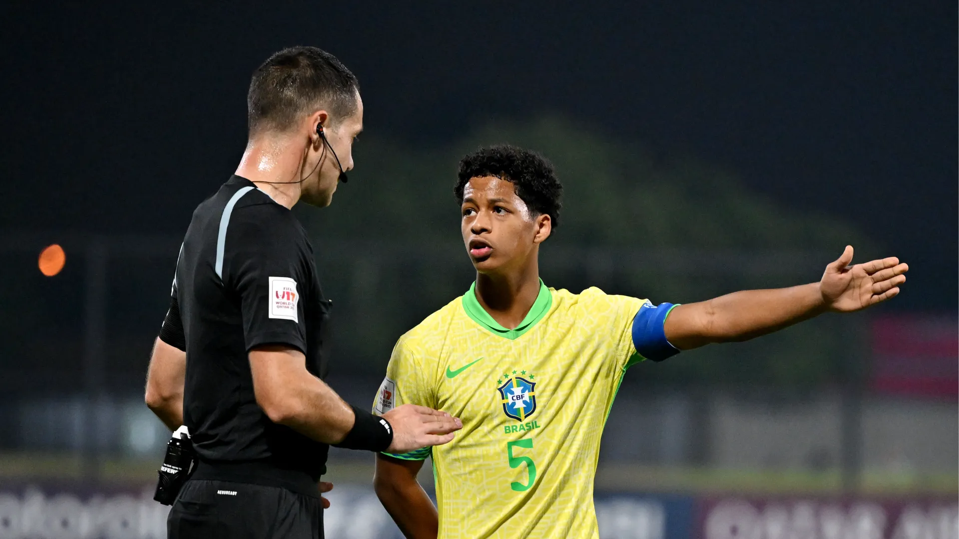 Il suo carisma e la sua personalità in campo lo hanno fatto diventare capitano del Brasile Under 17