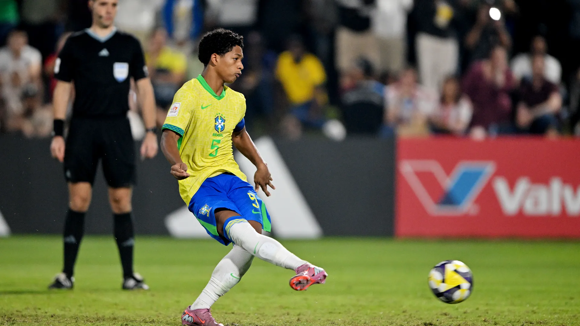 Ha giocato 17 partite internazionali con il Brasile Under 17 