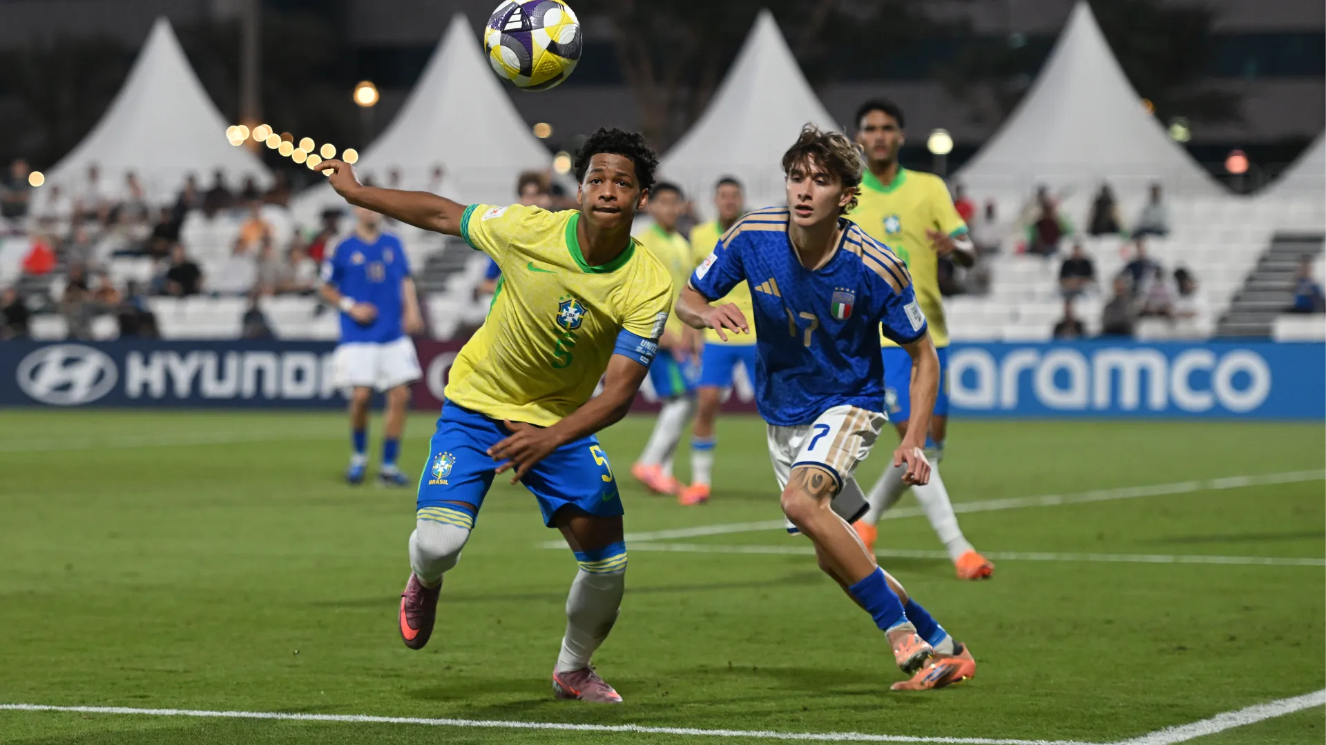 Nonostante i 17 anni d'età è già titolare da tempo nello Sport Recife