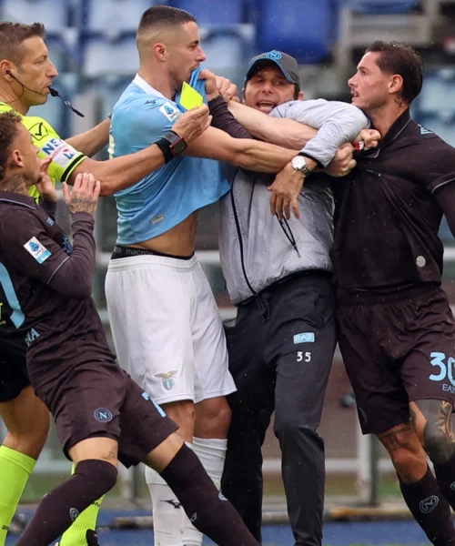 Lazio-Napoli, i nervi tesi all’Olimpico portano a tre squalifiche e due multe