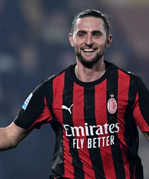 Maignan mura il Como, un rigore e Rabiot lo ribaltano: Milan a -3 dall’Inter