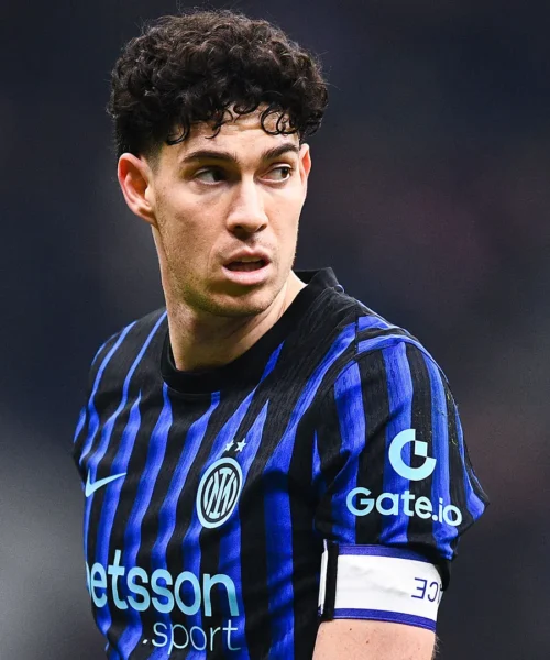 Il celebre comico irride Alessandro Bastoni: “Stunt-man nerazzurro”