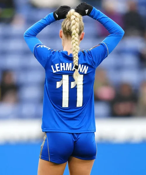 Alisha Lehmann debutta e ritrova subito il sorriso