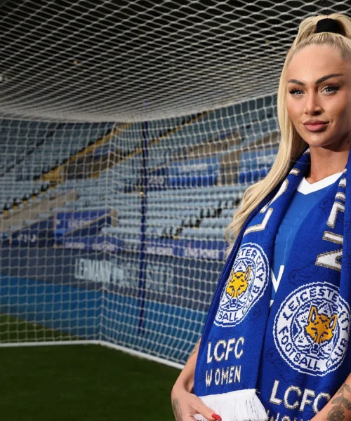 Alisha Lehmann si veste di blu, tifosi impazziti sui social. Foto