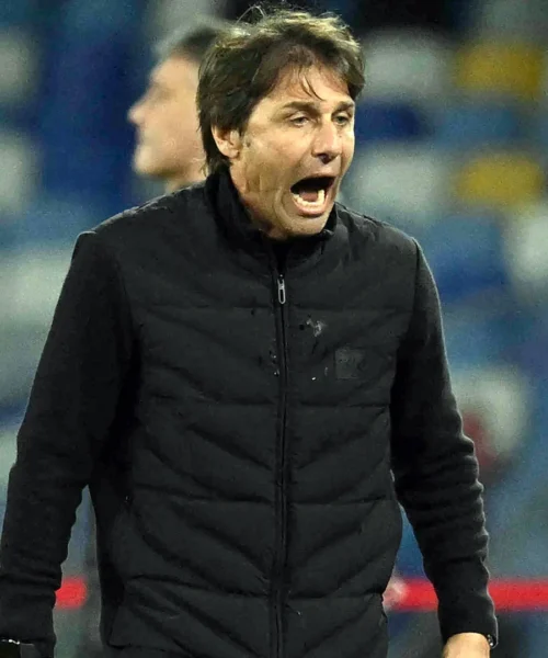 Napoli, Antonio Conte lancia accuse: “Gli altri sono indebitati e fanno mercato”