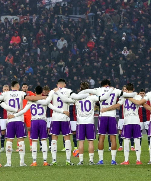 Bologna-Fiorentina, i fischi durante il minuto di silenzio costano cari al club rossoblù