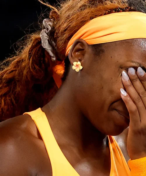 Perde e scoppia a piangere, la campionessa è irriconoscibile: foto