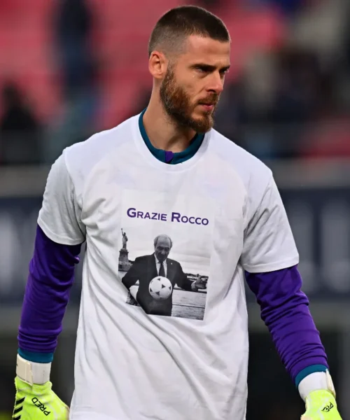 Bologna-Fiorentina, fischi durante l’omaggio speciale a Rocco Commisso