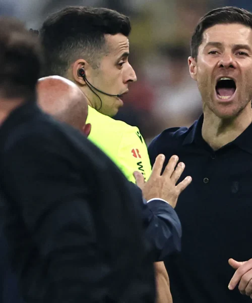 Xabi Alonso furioso con Diego Simeone: le foto dello scontro