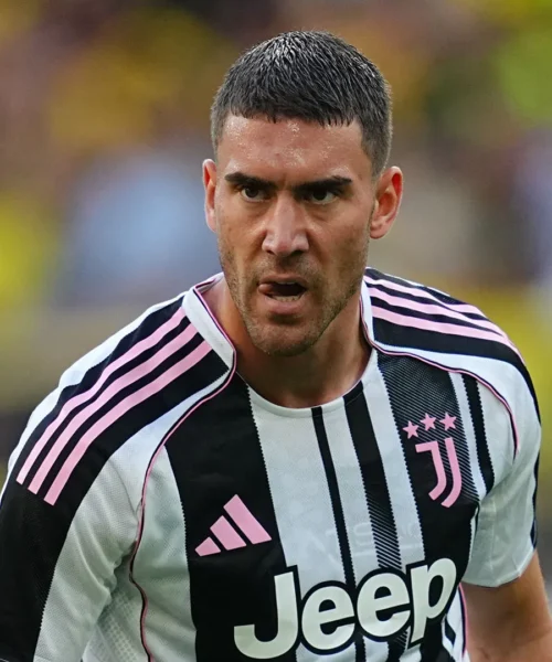 Mercato Juve: colpo di scena su Vlahovic, la decisione del bomber bianconero