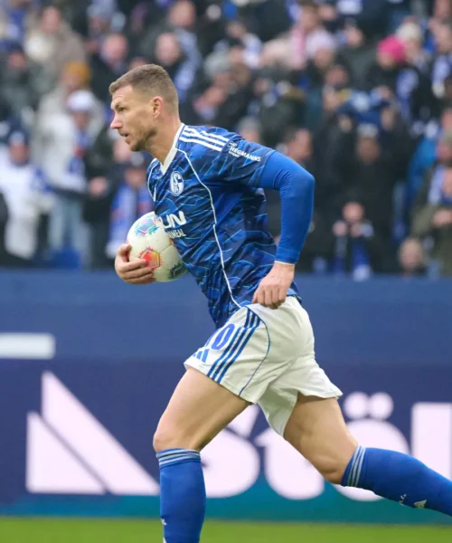 Super Dzeko: un gol ogni 45 minuti e stipendio già ripagato. Ma Magath avverte lo Schalke