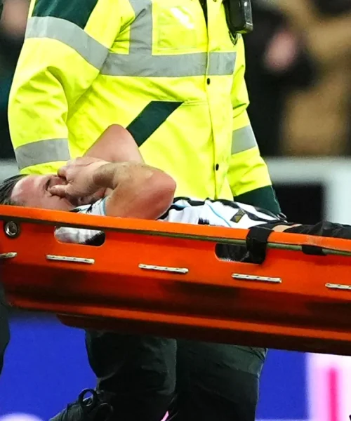 Spaventoso infortunio per il campione svizzero, via in barella: le immagini