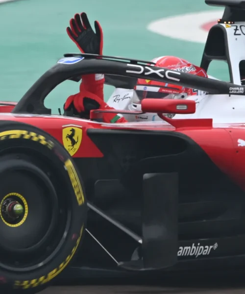 Lewis Hamilton e Charles Leclerc fanno sognare i tifosi della Ferrari