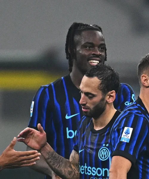 Mercato Inter, Frattesi in bilico: c’è l’offerta. E arriva una proposta anche a Calhanoglu