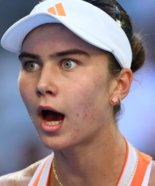 Lo sguardo magnetico di Iva Jovic, che ha castigato Jasmine Paolini: le foto