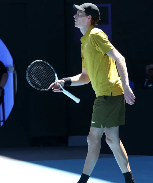 Jannik Sinner salvato dal tetto: “Sono stato fortunato”