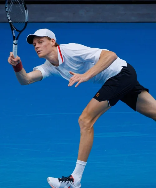 Jannik Sinner eliminato da un dilettante, out anche Carlos Alcaraz