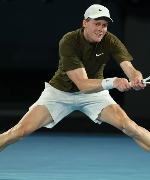 Novak Djokovic pareggia i conti con Jannik Sinner: 1-1