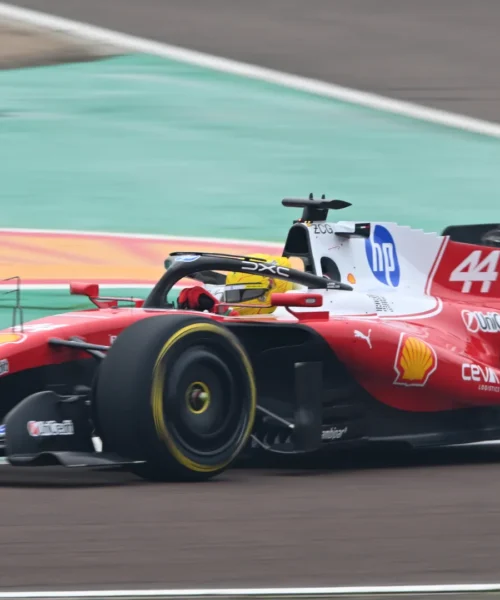 Ferrari, svelata la SF-26: una novità ruba l’occhio