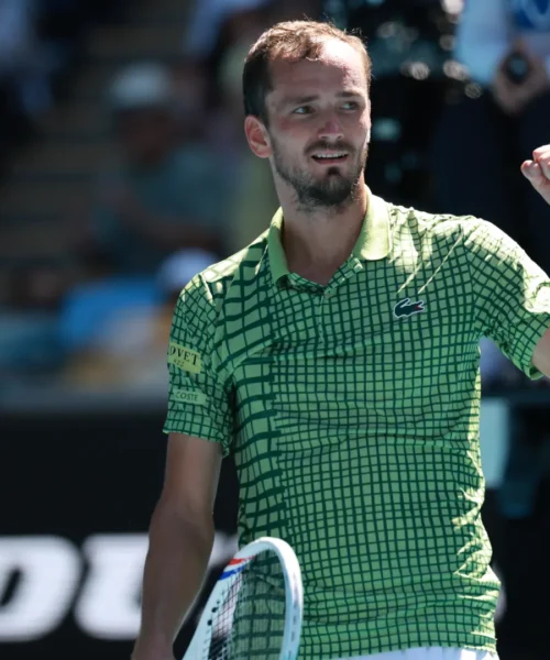 Australian Open, Daniil Medvedev va all’inferno e ritorna