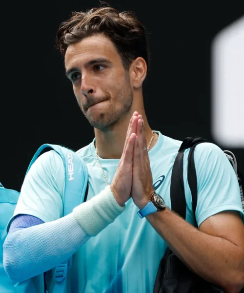 Non lo meritavi, Lorenzo: le immagini del dramma sportivo vissuto con Djokovic