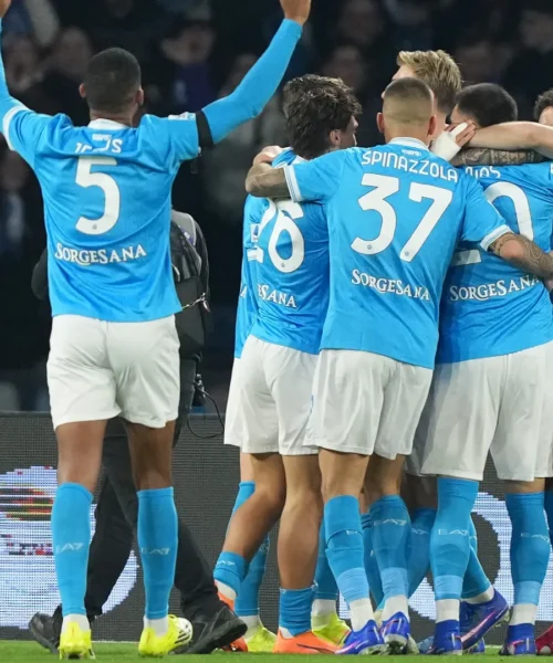 Il Napoli risponde all’Inter: 1-0 al Sassuolo, decide Stanislav Lobotka